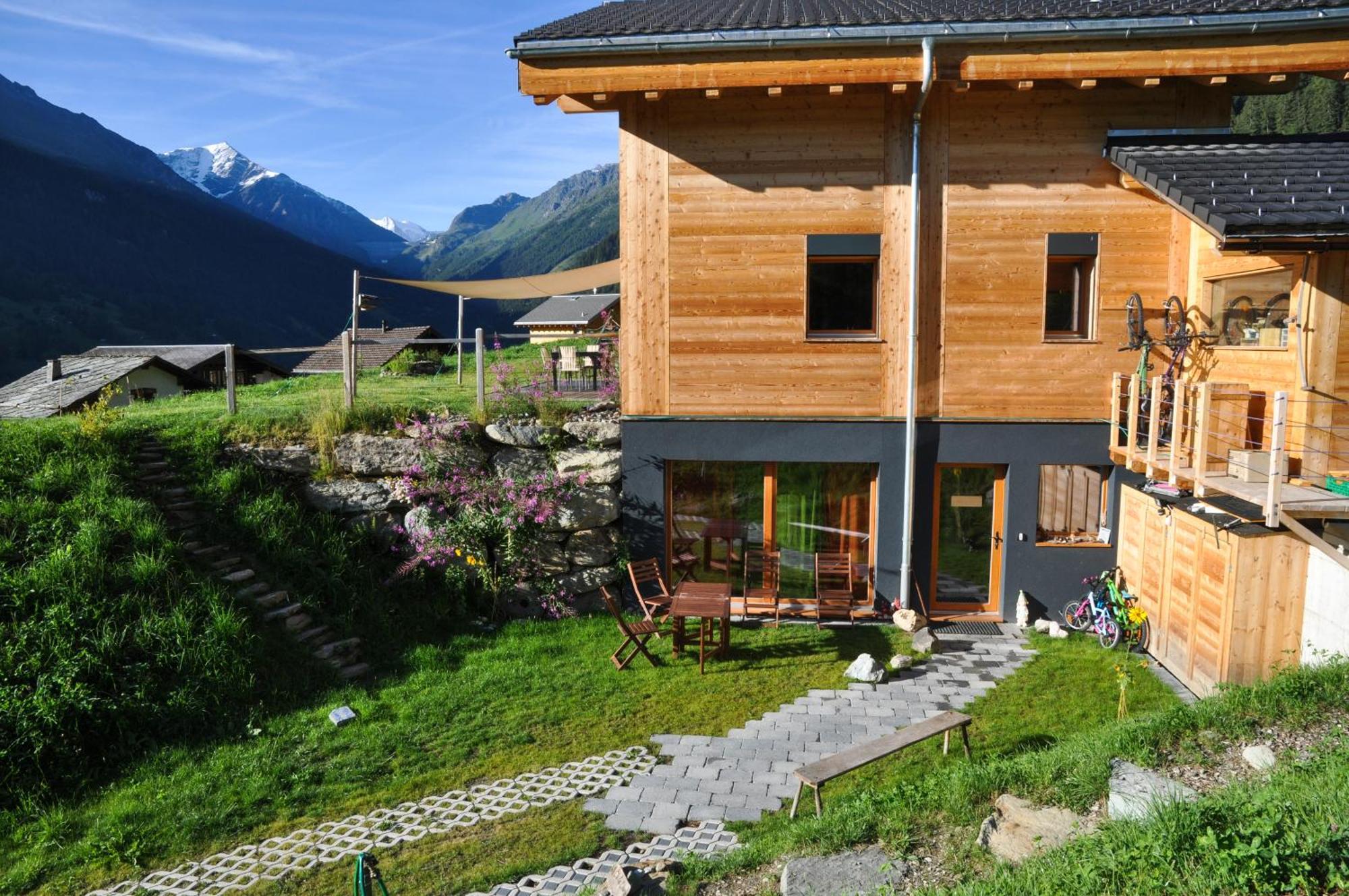 La Cle Des Champs Bed & Breakfast Heremence Exterior photo